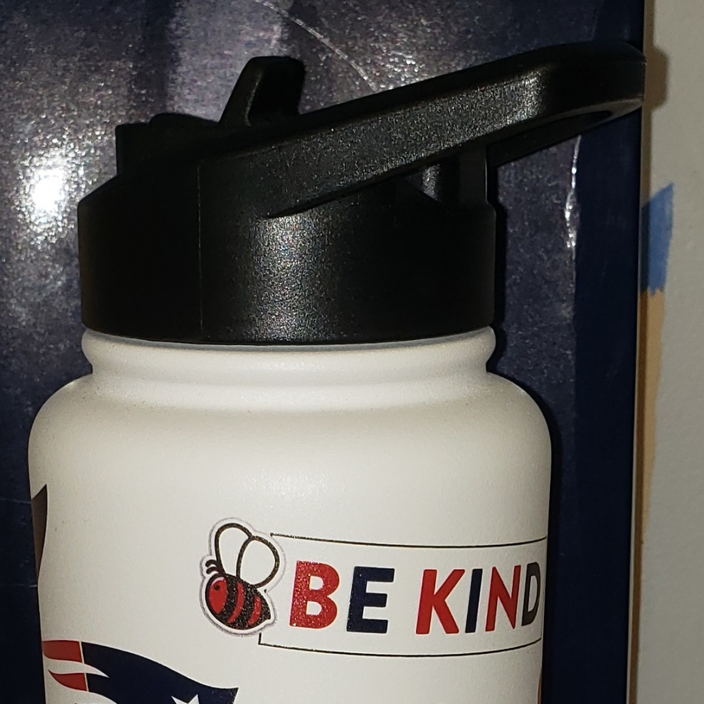 New England Patriots 34oz. Native Quencher Bottle - Picture 8 of 12